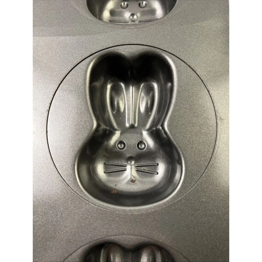 Wilton 3D Easter Baking Pan 6 Bunny's Heads